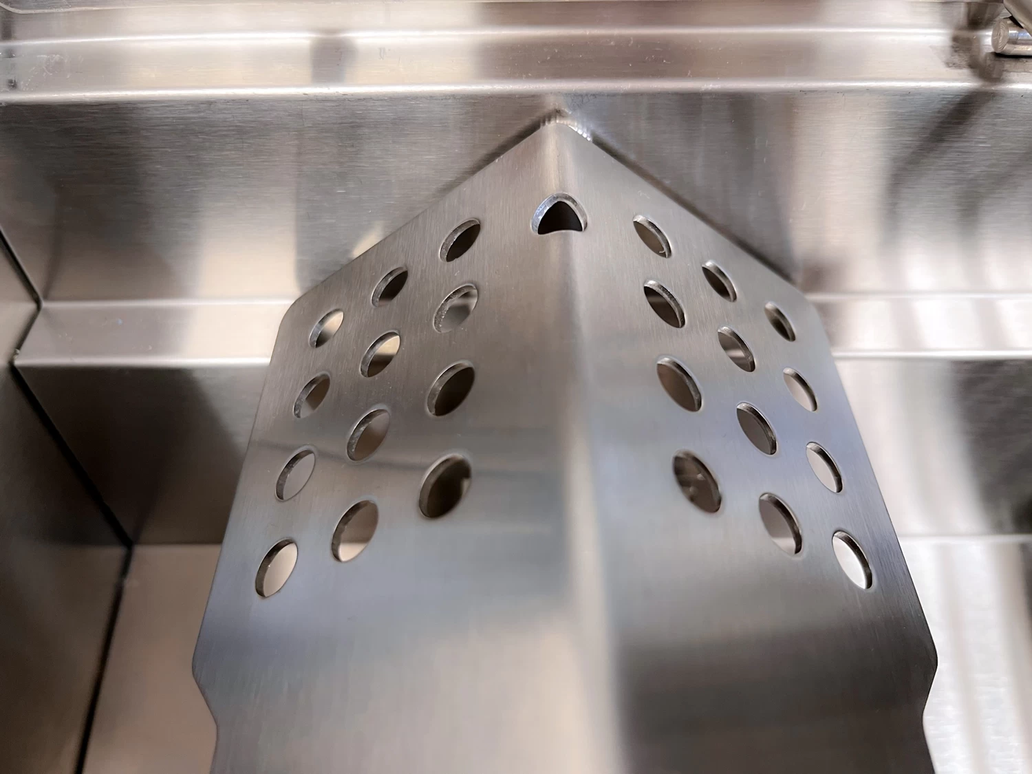 Grillfürst G201E 2-Brenner Gasgrill Portabel V2 - Campinggrill / Balkongrill 50mbar – Bild 7