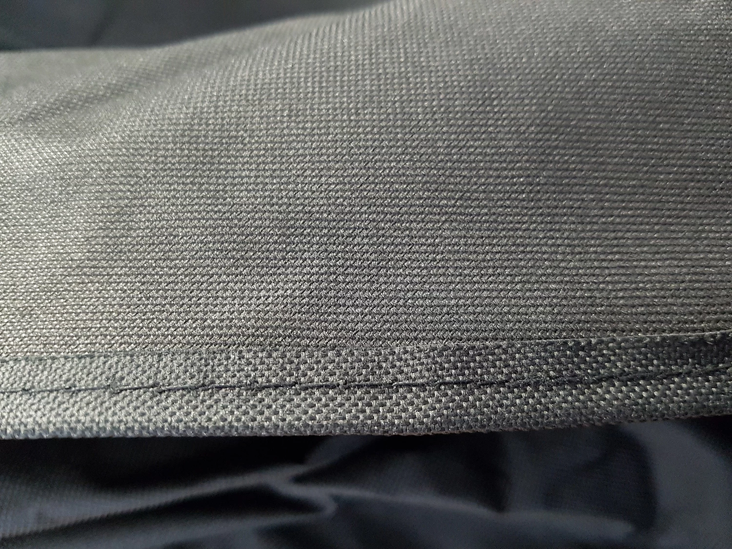 Grillfürst Abdeckhaube / Schutzhülle - Eintracht Frankfurt Edition - 121 X 59 X 111cm Für Napoleon Rogue 365 / Broil King GEM 320 / Napoleon Triumph 325 /Outdoorchef Cairns 3G, Australia 315 G, 325 G – Bild 4